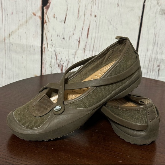 CROCS women’s loafer flats in chocolate brown color size 6 removable insole GUC - Picture 13 of 15